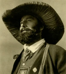 Homme en costume traditionnel, Tyrol, Autriche, c1935