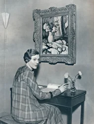 Marie Ney dans son appartement, vers 1934