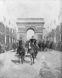 Maréchaux Foch et Joffre lors du grand défilé de la victoire, Paris, France, 14 juillet 1919