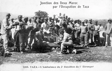 Personnel médical du 2e bataillon de la Légion étrangère française, Taza, Maroc