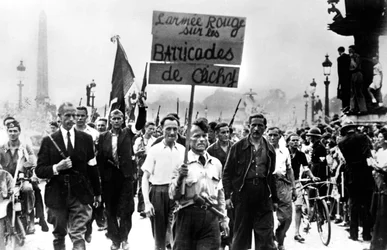 Membres de la Résistance marchant sur la Place de la Concorde, libération de Paris, août 1944