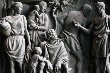 Sculpture de la porte du Duomo de Milan, Milan, Italie