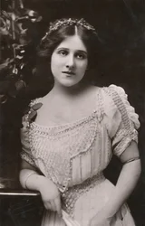 Mademoiselle Edna May, 1878-1948, vers 1930