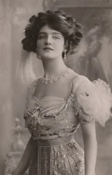 Miss Lily Elsie, 1886-1962, La Veuve Joyeuse, vers 1930