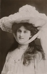 Miss Zena Dare, 1887-1975, vers 1930
