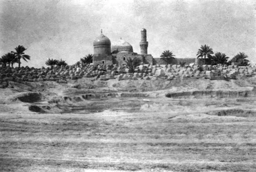 Mosquée et cimetière près de Bagdad, 1918