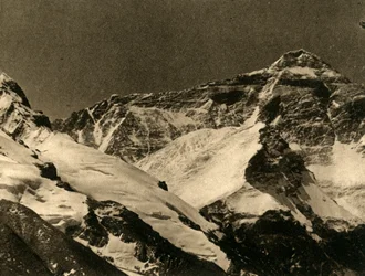 Mont Everest depuis le camp de base, vers 1918-1939