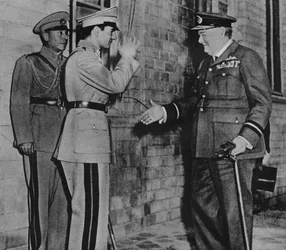 M. Churchill est accueilli par le Shah de Perse, 1943