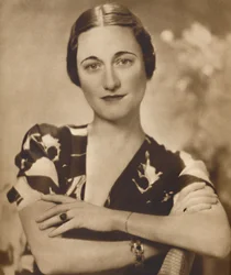 Mme Simpson: Un Portrait en Studio