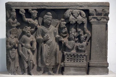 Musée national, New Delhi. Bouddha avec Naga-Kalika. Gandhara, IIe siècle apr. J.-C. Pierre. Prêt du Mayo College Museum, Ajmer. Inde.