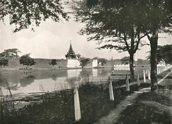 Fossé nord et mur, Mandalay, 1900