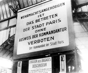 Avis dans une gare de Paris occupée par les Allemands, 17 juillet 1940