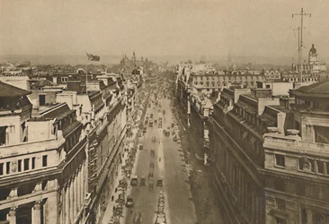 Sur le toit de Bush House, regardant de Kingsway vers les hauteurs du nord, vers 1935