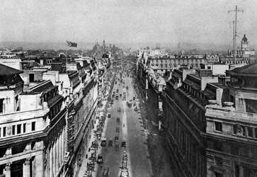 Sur le toit de Bush House, regardant de Kingsway vers les hauteurs du nord, Londres, 1926-1927
