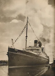 Un des plus grands navires à flot, le Majestic appartenant à la Cunard White Star Line, 1936