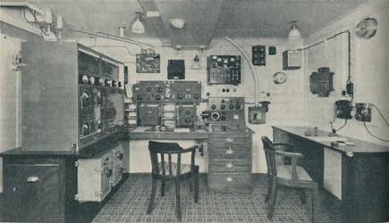 Une des cabines sans fil dans un paquebot moderne, 1936