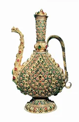 Art ottoman : pichet en or, incrusté de pierres précieuses. Orfèvrerie du XVIIe siècle.