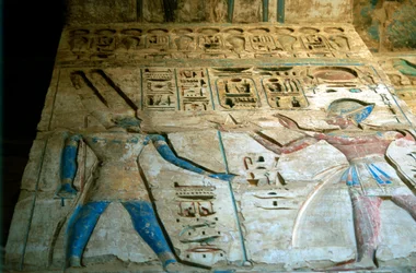 Relief peint, temple de Ramsès III, Medinet Habu, Égypte, XIIe siècle av. J.-C.