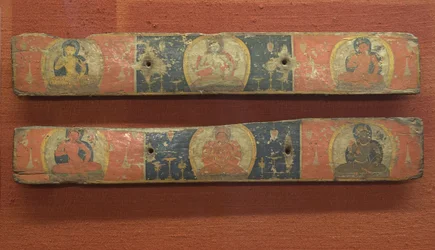 Paire de couvertures de manuscrit : Prajnaparamita flanquée de bodhisattvas au-dessus... 12ème siècle