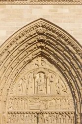 Cathédrale Notre-Dame de Paris aile ouest : porte Sainte-Anne, Paris, France