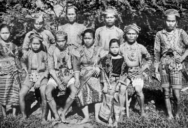 Insulaires philippins en costume de fête, 1926