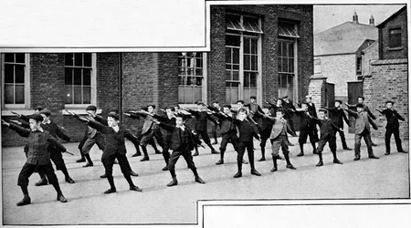 Exercice physique dans une école de Londres, c. 1900-1901