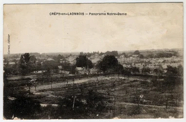 Picardie, Aisne (02), Crépy-en-Laonnois : panorama de Notre-Dame - Carte postale fin XIXe-début XXe siècle
