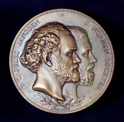 Pierre Janssen et Joseph Norman Lockyer, astronomes français et anglais, 1868