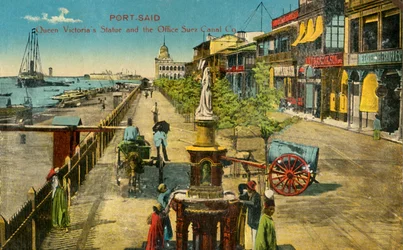 Port-Saïd - Statue de la reine Victoria et le bureau de la Compagnie du canal de Suez
