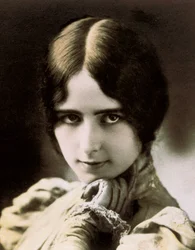 Portrait de Cléo de Mérode. Photographie, vers 1900