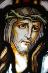 Portrait de Jésus. Vitrail. Église Saint-Blaise Vichy France