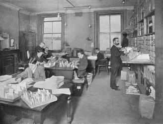 Préparation des publications pour la presse, Bureau des brevets, Londres, vers 1903