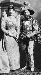 Prince George et Mary de Teck en costume, Bal de Devonshire House, 1897