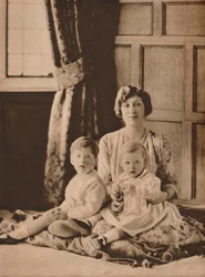 Princesse Mary, Vicomtesse Lascelles, avec ses deux fils, Gerald et George, 1926 1935