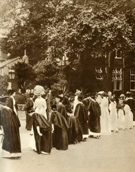 La reine Mary au Bedford College, Londres, 1913, 1935