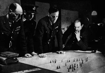 Salle des opérations du Bomber Command de la RAF pendant un raid, 1941