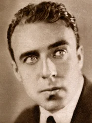 Raoul Walsh, réalisateur américain, 1933