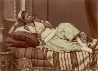 Femme allongée fumant, 1870-90