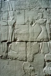 Relief de Ramsès II offrant au dieu de la fertilité Min, Temple d