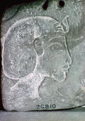 Relief montrant la tête d