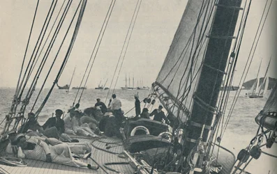 Les plus grands yachts de course britanniques concourent pendant la semaine de Cowes, 1937