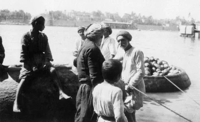 Embarcations fluviales chargées de melons, rivière Tigre, Bagdad, Irak, 1917-1919