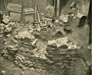 Vestiges romains trouvés dans un bastion du mur de Londres, 1908