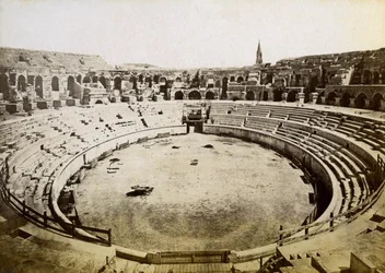Amphithéâtre romain, Nîmes, France, fin 19e ou début 20e siècle