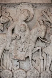 Bas-relief roman du chapiteau de la cathédrale d