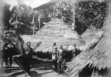 Maisons rondes des indigènes à Timotu, Santa Cruz, 1892