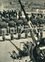Marines royaux lors du défilé célébrant la défense réussie de Malte, Seconde Guerre mondiale, 1943-1944