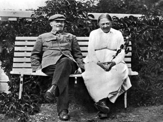 Le dirigeant bolchevique russe Vladimir Lénine et Nadejda Kroupskaïa, Gorki, URSS, 1922