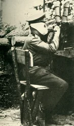 Soldat russe utilisant un fusil périscope, Première Guerre mondiale, 1914-1918