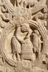 Basilique Saint-Denis. Portail central. Calendrier agricole, 20150919, Saint-Denis, France